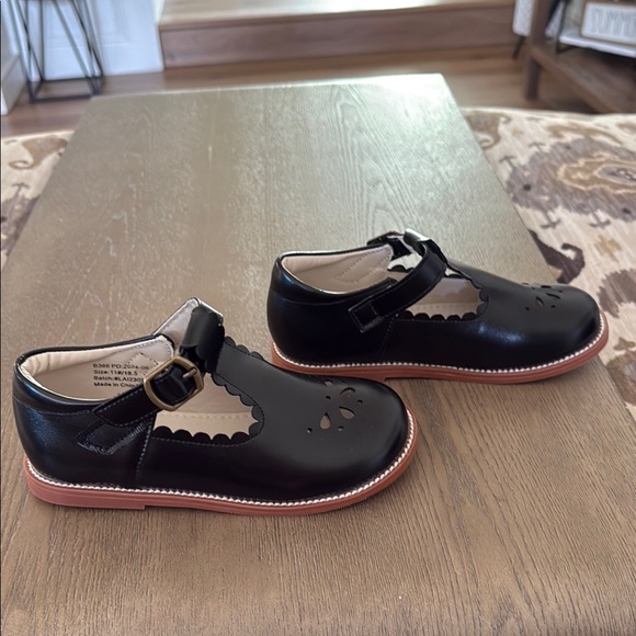 Classic Black Toddler Girls Shoes size 11 - Picture 3 of 6